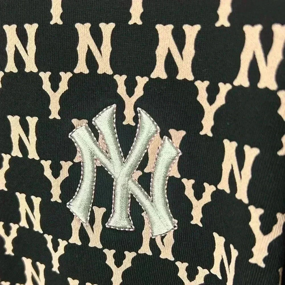 MLB New York YANKEES Monogram Embossed Sweatshirt Small Black & Pink Baseball - Picture 11 of 13